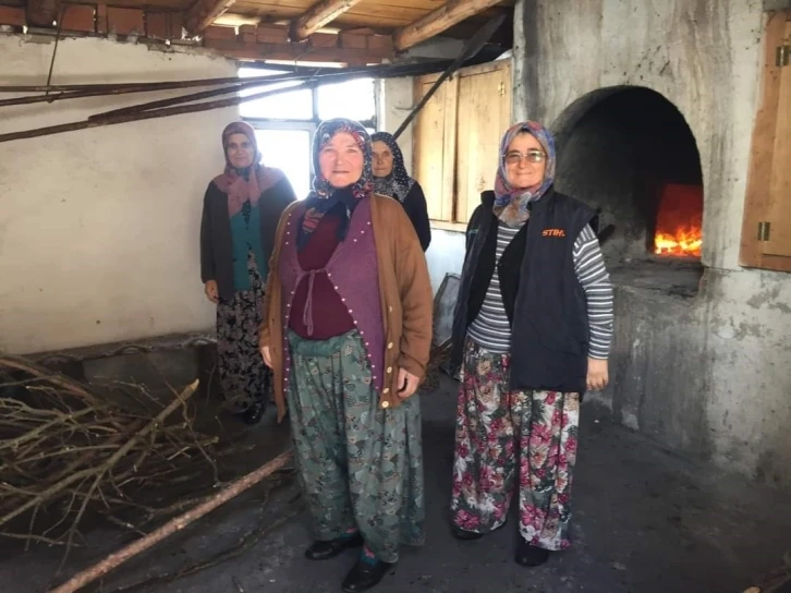 Sındırgı’da fırınlar depremzedeler için yandı
