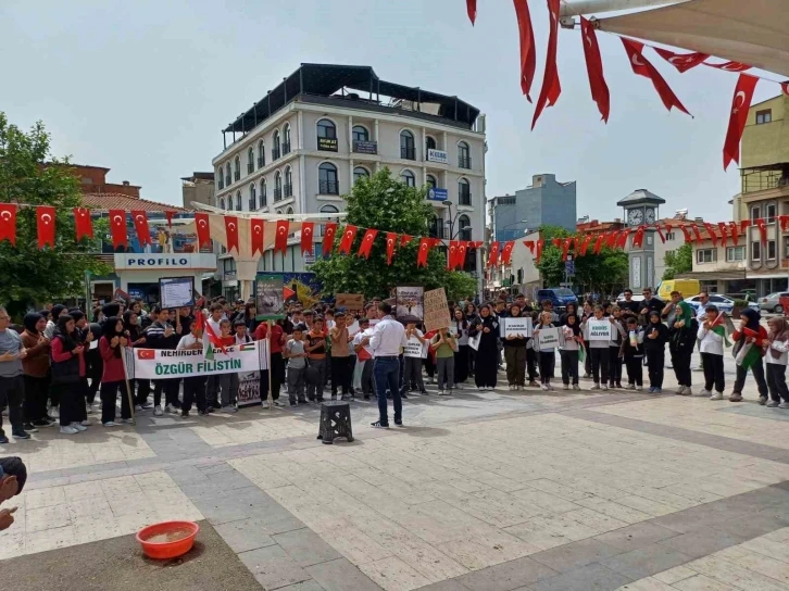 Sındırgılı öğrencilerden Filistin’e kocaman destek
