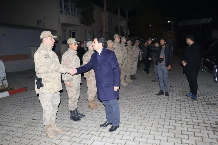 Sınır hattında görevli güvenlik güçleri unutulmadı
