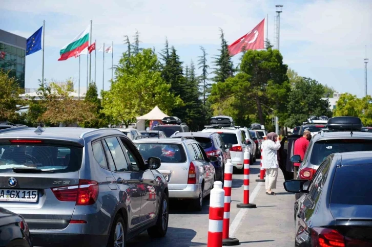 Sınır Kapılarında gurbetçi rekoru kırıldı: 4 milyondan fazla yolcu giriş çıkış yaptı