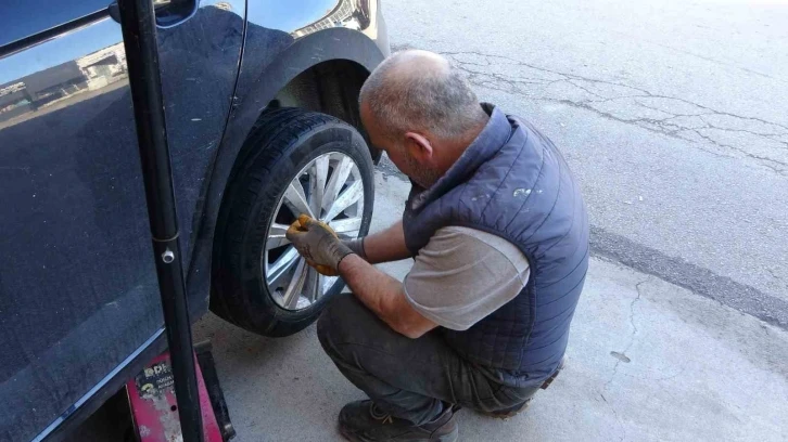 Sinop’ta otomobiller kışa hazırlanıyor
