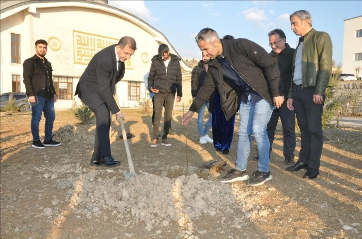 Şırnak Üniversitesi’nde fidanlar toprakla buluşuyor
