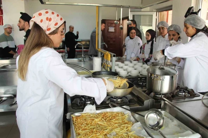 Şırnak Üniversitesi unutulmak üzere olan lezzetleri gün yüzüne çıkarıyor
