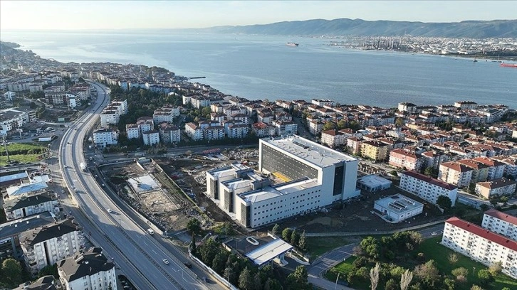 Sismik izolatörlü hastane ve dayanıklı kamu binaları Gölcük'ün deprem direncini artırıyor