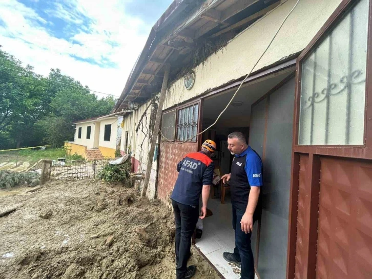 Sivas’ta heyelan meydana geldi, facianın eşiğinden dönüldü
