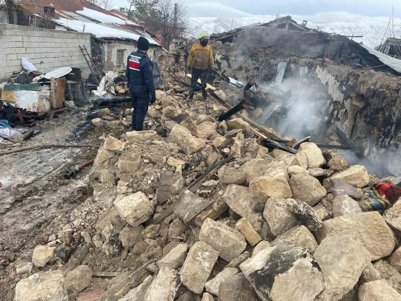 Sivas’ta müstakil evde yangın: 1 yaralı
