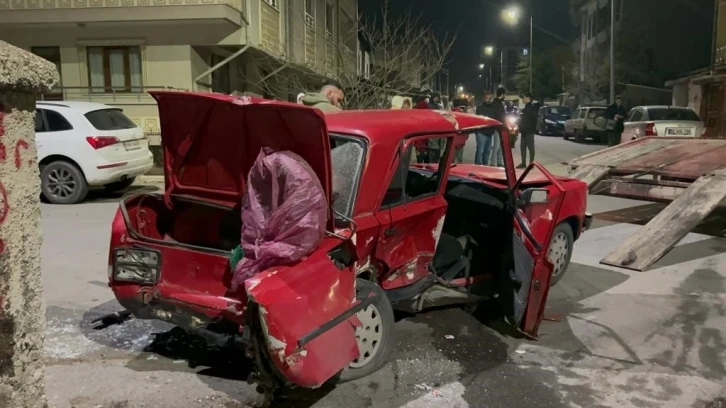 Otomobiller çarpıştı: 1’i ağır 5 yaralı