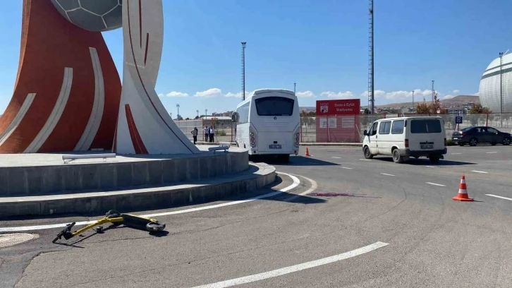 Sivas’ta scooter’lu çocuk ile minibüs çarpıştı: 1 ölü
