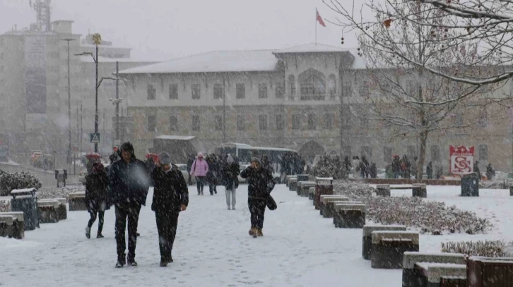 Sivas’ta yoğun kar yağışı
