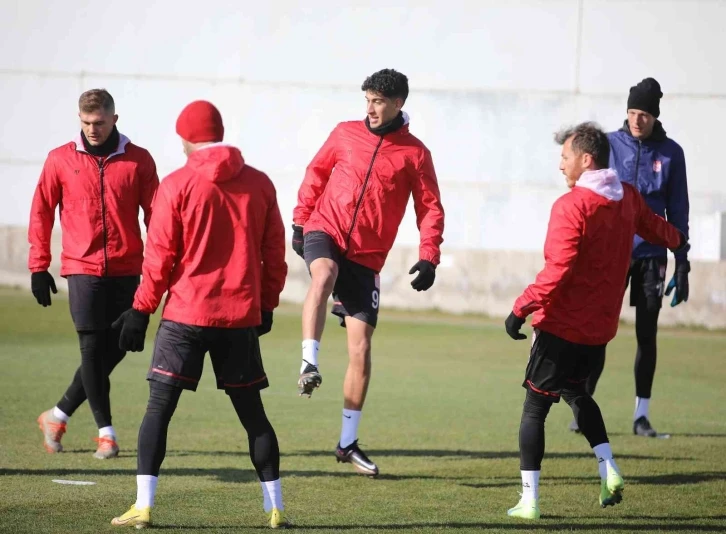 Sivasspor, Adana maçının taktiğini çalıştı
