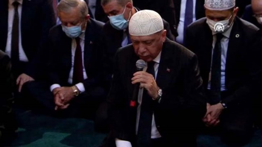 Cumhurbaşkanı Erdoğan Ayasofya'da Kur'an-ı Kerim okudu