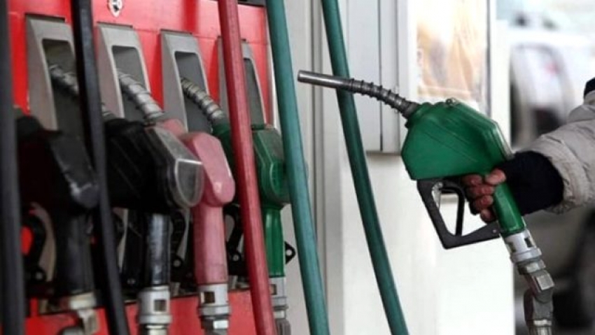 Dün zam yapılan benzine bugün de büyük indirim geldi