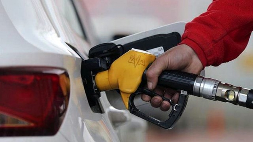 Dün indirim yapılan benzine bugün de zam geldi