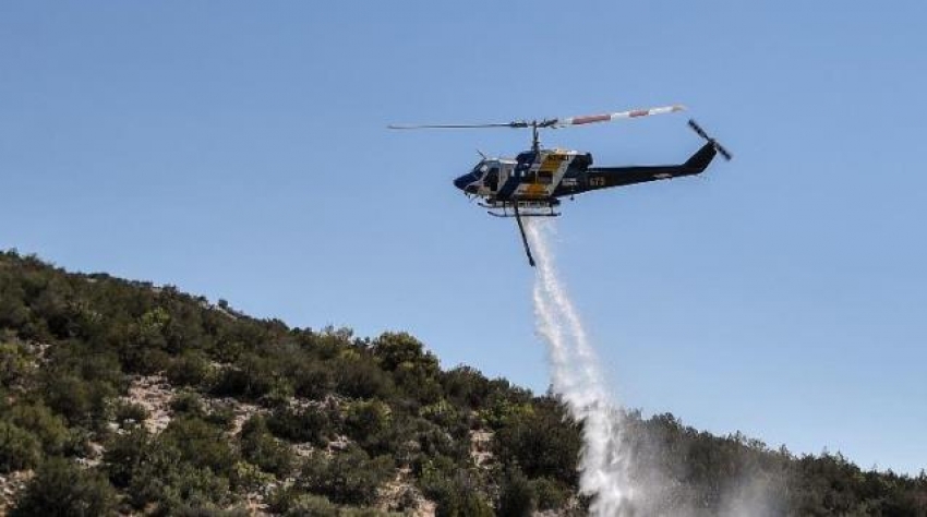 Yunanistan'da yangın söndürme helikopteri denize düştü