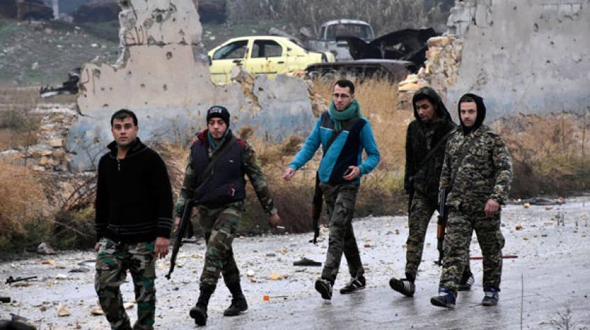 Savaş uçakları Halep'i bombalıyor