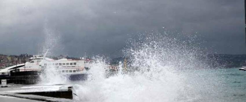  Lodos deniz ulaşımını aksattı