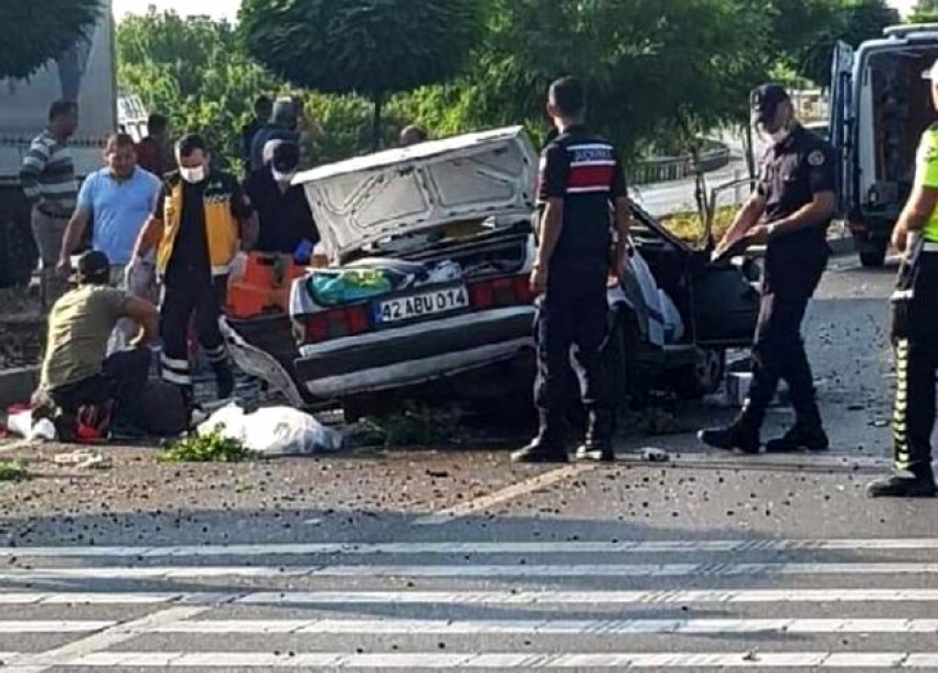 İşçileri taşıyan minibüs tırla çarpıştı, 6 kişi hayatını kaybetti