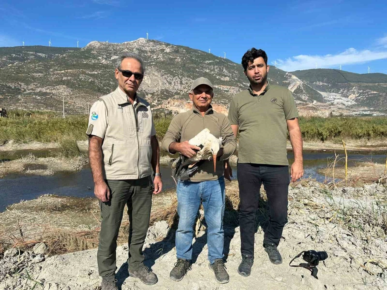 Sofya’dan Kuşadas’ına gelen yaralı leylek doğaya salındı
