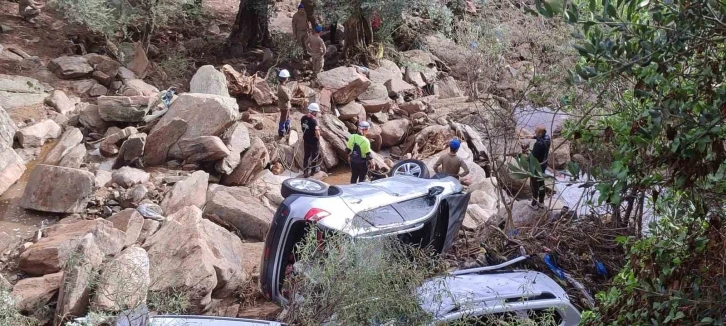 Söke’de sele kapılan 2 kişiyi arama çalışmaları sürüyor
