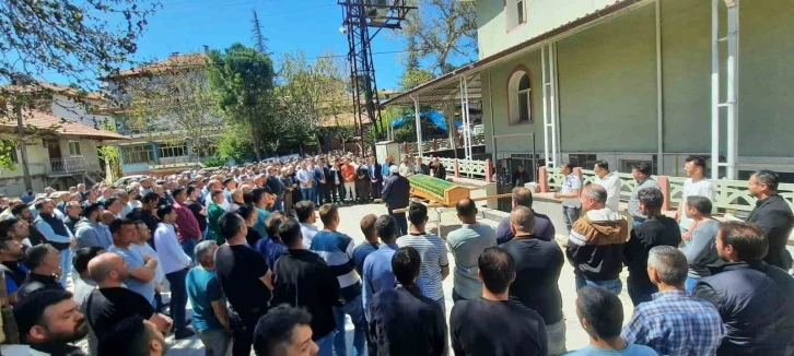 Soma’da maden kazasında hayatını kaybeden işçi Gediz’de toprağa verildi
