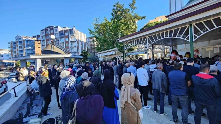 Sosyal Medya Fenomeni Parlak, gözyaşları içinde son yolculuğuna uğurlandı
