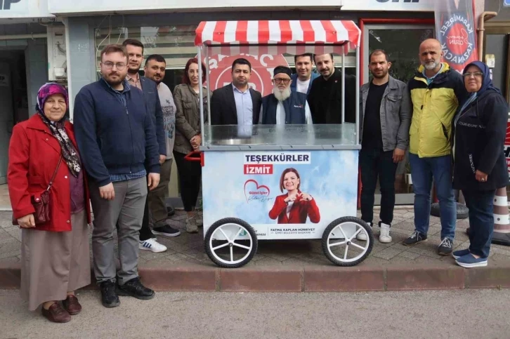 Sözünü aldığı pamuk şeker arabasına kavuştu: Mutluluğu gözlerinden okundu
