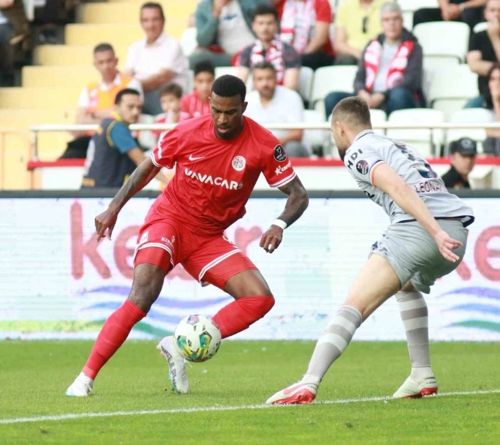 Spor Toto Süper Lig: FTA Antalyaspor: 0 - Medipol Başakşehir: 0 (Maç sonucu)
