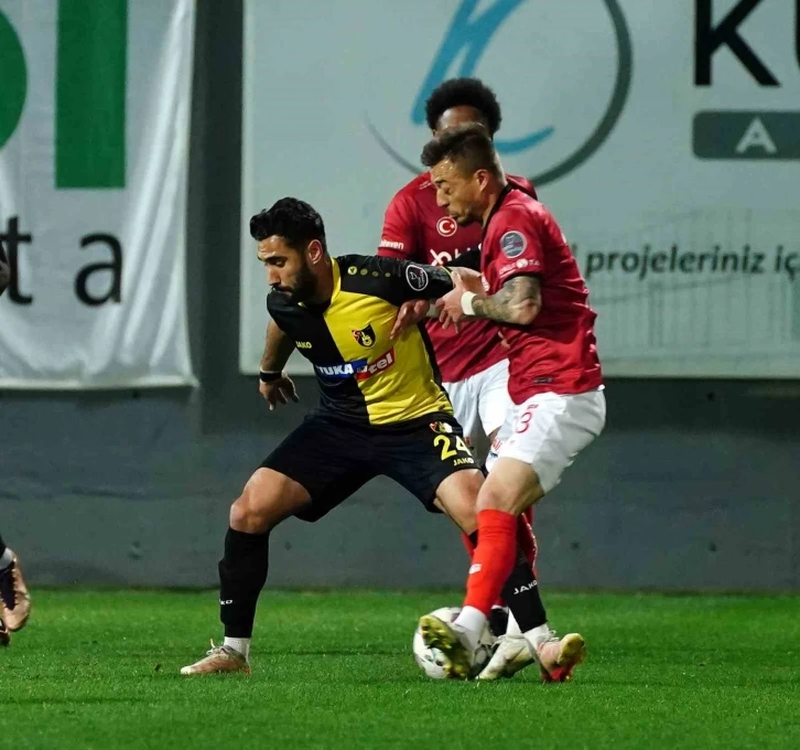 Spor Toto Süper Lig: İstanbulspor: 1 - DG Sivasspor: 0 (İlk yarı)