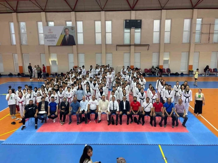 Sporcular, Siyah Kuşak sınavında ter döktüler
