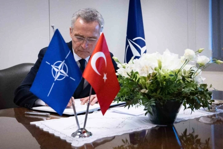 Stoltenberg, Türkiye’nin NATO Daimi Temsilciliği’nde taziye defterini imzaladı