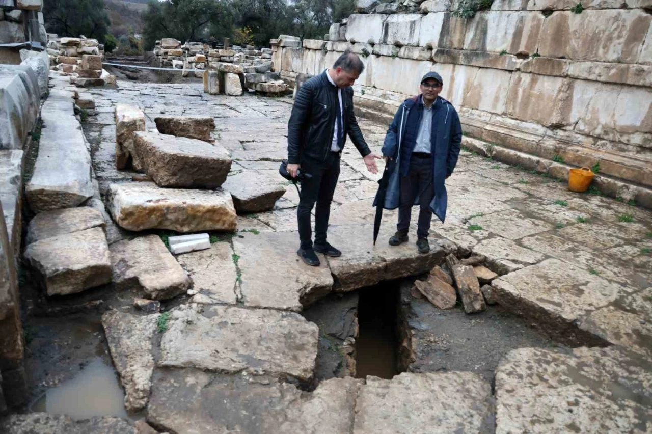 Stratonikeia Antik Kenti 5 büyük deprem yaşadı, altyapısı hala çalışıyor
