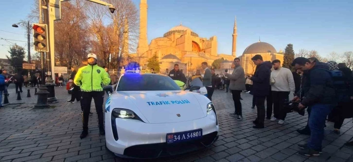 Suç örgütlerinden ele geçirilen ultra lüks otomobiller polis otosu oldu, İstanbul’da sergilendi
