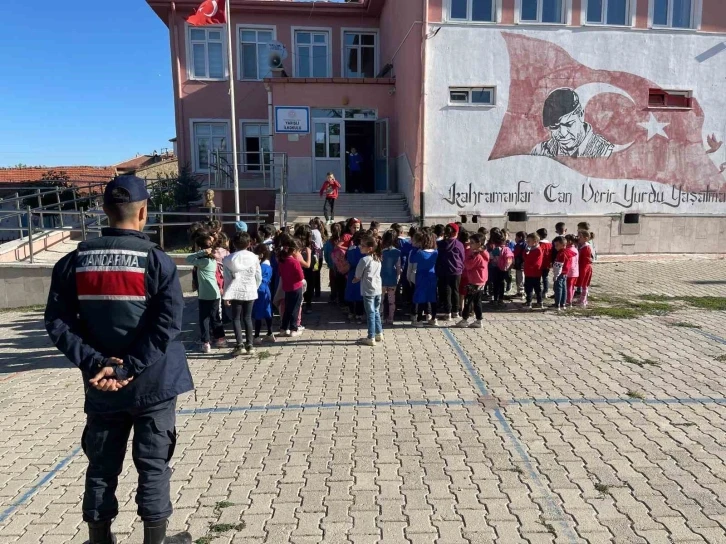 Şuhut’ta jandarma ve polisten trafik denetimi
