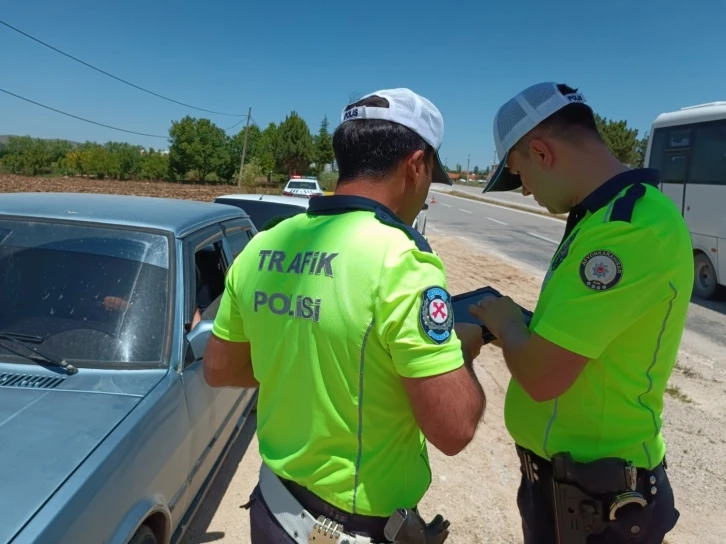 Şuhut’ta polis ve jandarmadan trafik denetimi
