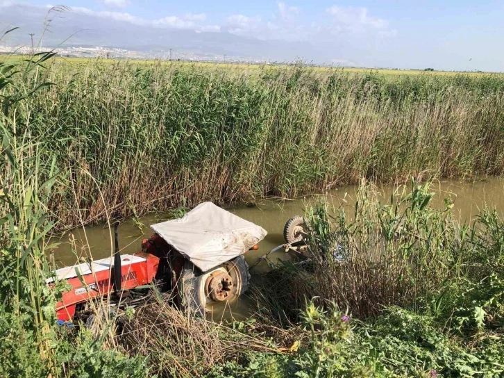 Sulama kanalına devrilen traktörün sürücüsü yaralandı
