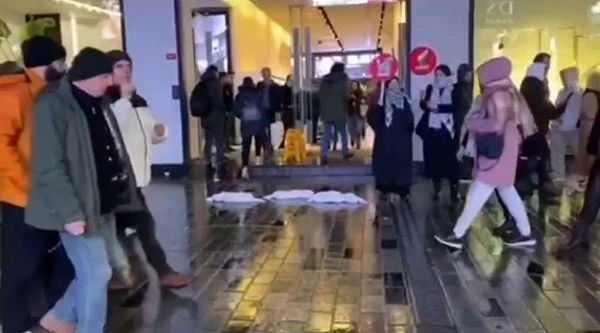 Sultanahmet ve Taksim’de &quot;kanlı&quot;, &quot;maket bebekli&quot; İsrail protestosu
