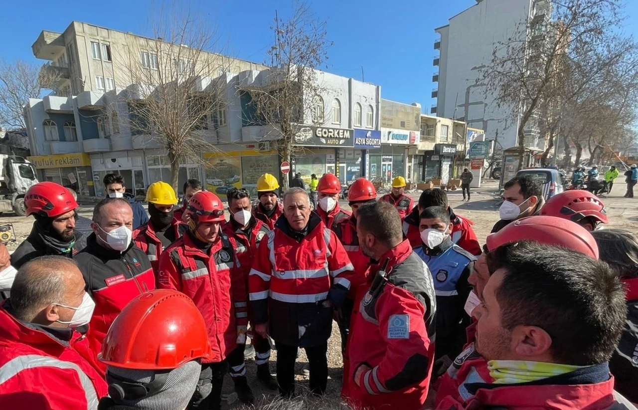 Sultangazi Belediyesi’nden depremzedeler için yapılan konteynerin teslimatıyla ilgili iddialara açıklama
