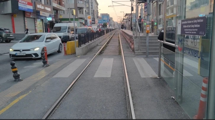 Sultangazi’de raylara düşen çocuk tramvayın altında kaldı
