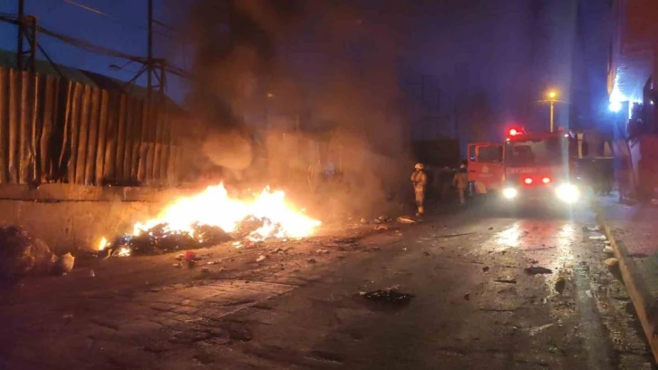 Sultangazi’de satmak için yaktığı kablolar alev topuna döndü
