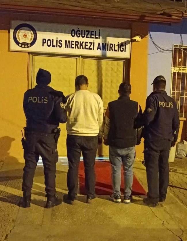 Şüphe üzerine durdurulan araç çalıntı çıktı
