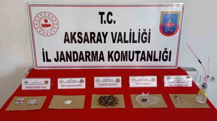 Şüphelinin üzerinden 4 ayrı uyuşturucu çıktı
