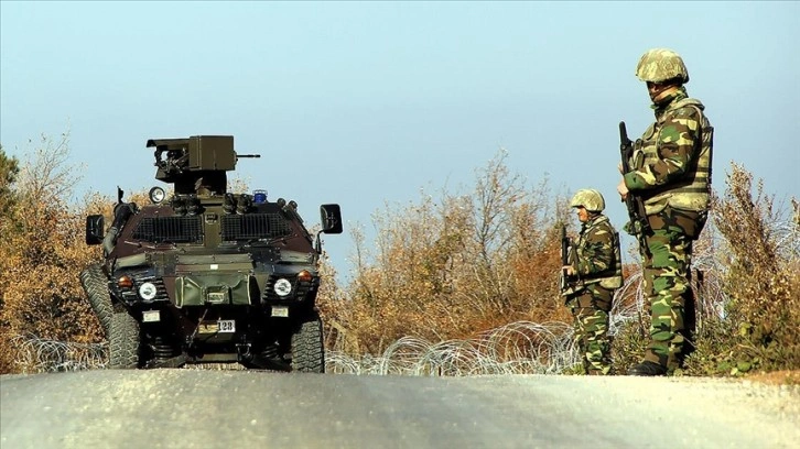 Suriye sınırında biri terör örgütü mensubu 2 kişi yakalandı