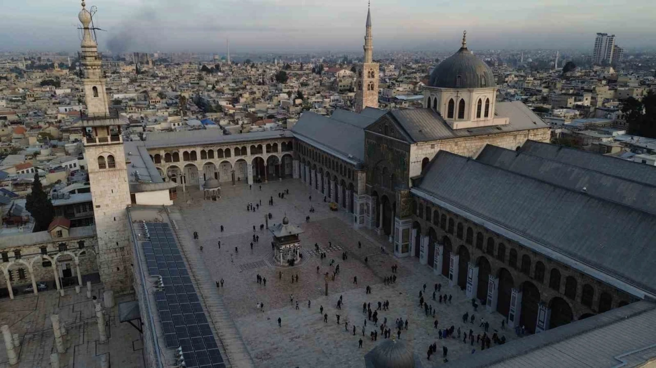 Suriyeliler, tarihi Emevi Camii’ne akın etmeye devam ediyor
