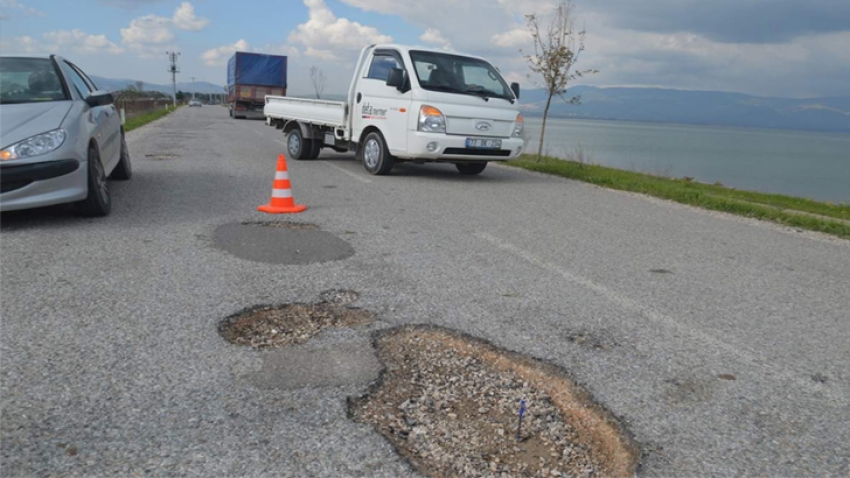 Çukurlu yola sahip çıkan olmadı