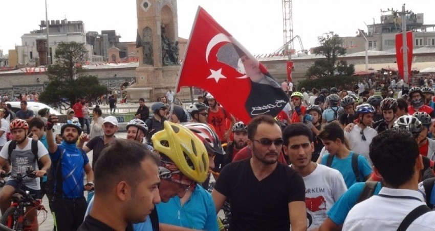 300 bisikletli Taksim Meydanı'nda