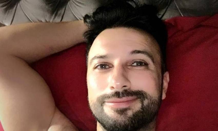 Tarkan'ın yatak pozu olay oldu!