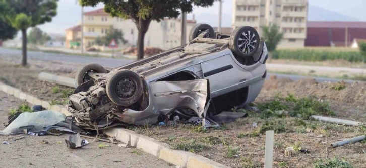 Takla atan araçta kazayı şans eseri yaralı atlattılar
