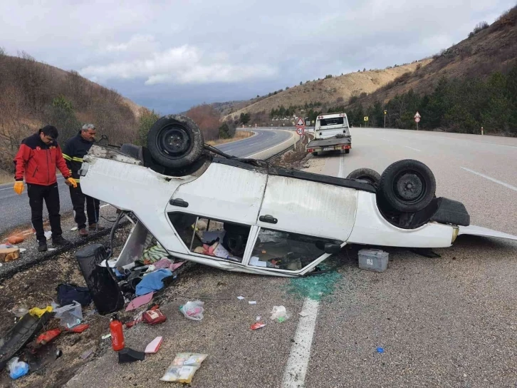 Takla atan otomobil hurdaya döndü: 3 yaralı
