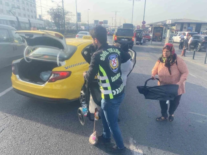 Taksi bulamayan ailenin yardımına polis yetişti
