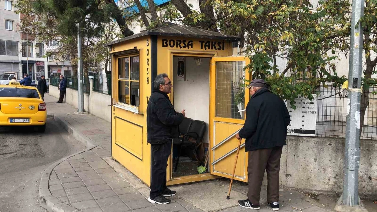 Taksiciden durak camını kıran magandalara tepki
